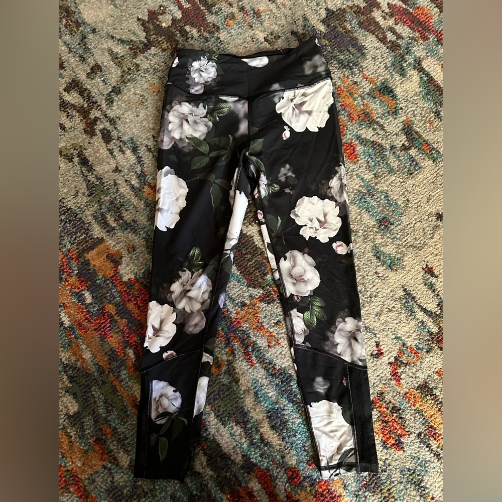Victoria’s Secret Sport floral print leggings